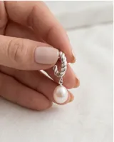 Caravanas colgantes de plata 925 con diseño de aro trenzado y perla de río natural en forma de gota.