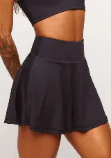 Pollera short deportiva color verde esmeralda, con short interno con bolsillos laterales.