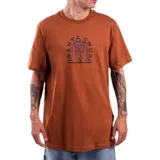 Remera Santa Cruz modelo Dressen Tribal Arch color marrón, con diseño gráfico estampado en el pecho que incluye un arco tribal y la inscripción "Santa Cruz Skateboards".