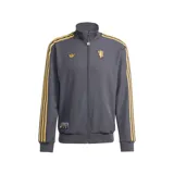 Campera deportiva Adidas del Manchester United, color gris con detalles en dorado. Presenta cierre frontal, cuello alto, bolsillos laterales y escudo del club bordado en el pecho.