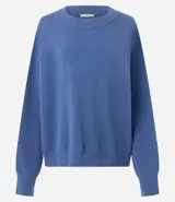 Buzo suéter de tricot con cuello redondo y puños ajustados, de diseño clásico y versátil.