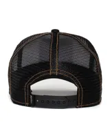 Gorra trucker Goorin Bros con visera curva negra, panel frontal blanco y red trasera negra. Cuenta con un parche bordado de un león en el frente y cierre ajustable snapback.