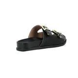 Sandalias tipo slides de color negro, con dos tiras anchas ajustables mediante hebillas metálicas doradas y suela anatómica.