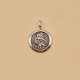 Dije redondo de plata 925 con la imagen de San Cristobal.