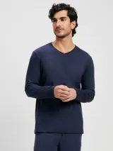 Camiseta unisex de manga larga color beige, con escote en V.