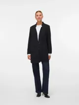 Campera larga de tejido interlock, color negro, con cuello mao, cierre frontal a presión y bolsillos laterales funcionales.