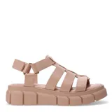 Sandalias de estilo gladiador con plataforma dentada, confeccionadas en cuero negro con tiras entrecruzadas y ajuste mediante velcro en el talón.