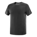 Remera deportiva de manga corta para hombre, de color negro con paneles reforzados en los hombros, diseñada para actividades al aire libre.