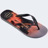 Ojotas Havaianas con base blanca y celeste con estampado de olas. Tiras blancas con diseño en relieve y logo de la marca.