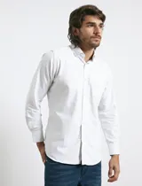 Camisa de manga larga con estampado de rayas verticales finas en color azul y blanco. Presenta cuello button-down, cierre frontal con botones nacarados y un bolsillo en el pecho.