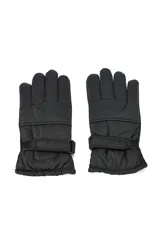 Guantes de invierno acolchados color negro, con ajuste de velcro en la muñeca y puño elástico.