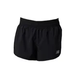Short de running negro con cintura elástica y logo de New Balance estampado en la pierna izquierda.