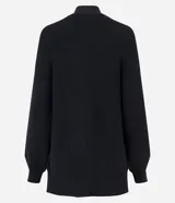 Cardigan abierto de punto pesado, con diseño alargado, mangas largas y bolsillos laterales. Confeccionado en una mezcla de viscosa, poliéster y poliamida.