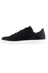 Championes deportivos Puma Up para hombre, de color blanco con la característica franja lateral en negro y el logo de la marca en el lateral y la lengüeta.