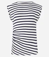 Blusa sin mangas Marfinno de viscosa y elastano, con escote barco, diseño a rayas horizontales en color blanco y negro, y detalle de fruncido lateral.