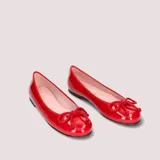 Bailarinas rojas de charol con lazo ajustable, suela de goma antideslizante, plantilla de piel con memory foam y forro de tela.
