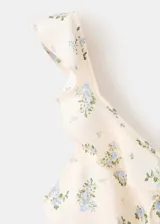Vestido midi de viscosa color beige con estampado de flores azules, escote en V con volantes y tirantes finos ajustables.