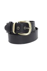 Cinto de cuero gamuzado color naranja con hebilla metálica color bronce y detalle de la marca grabada en la trabilla.