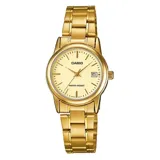 Reloj de pulsera Casio analógico con caja y malla de acero inoxidable en tono dorado. Presenta esfera color champagne con indicadores de hora lineales, manecillas doradas y ventana de calendario en la posición de las tres.