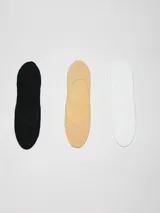 Pack de tres pares de medias invisibles de algodón y elastano, en colores blanco, beige y negro.