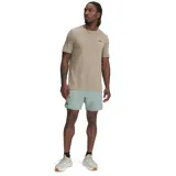 Shorts deportivos Under Armour Vanish Wvn color verde claro, confeccionados en tejido ultraligero y elástico con paneles de malla para ventilación y el logo de la marca impreso en el lateral.