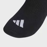 Pack de tres pares de medias Adidas de corte medio, color negro con las tres rayas características en blanco en la parte superior y logo de la marca en la puntera. Cuentan con amortiguación en la planta y refuerzo en el arco.