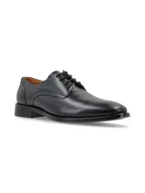 Zapato de vestir tipo Oxford de cuero negro con cordones, diseño clásico con costuras decorativas y suela de goma con tracción.