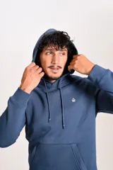 Hoodie de algodón color azul, con capucha ajustable mediante cordones, bolsillo frontal tipo canguro y logo bordado de Original Penguin en el pecho.