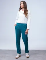 Pantalón jogger verde de algodón, marca Ruby Rd, con pretina elastizada.