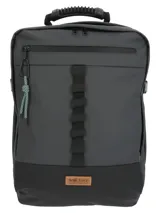 Mochila urbana y outdoor marca RKF, color gris oscuro con base negra. Cuenta con compartimento principal con cierre impermeable, bolsillo para laptop de 15 pulgadas, múltiples compartimentos frontales, bolsillos laterales para botellas y correas ajustables. Incluye un llavero mosquetón decorativo y parche de cuero sintético con logo en la parte inferior.