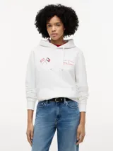 Buzo con capucha de Tommy Hilfiger en colaboración con Cadillac Formula 1 Team. Confeccionado en algodón, presenta un diseño de corte regular con hombros caídos, bolsillo tipo canguro y puños acanalados. En el pecho incluye un gráfico bordado con banderas cruzadas y el logo de la colaboración.