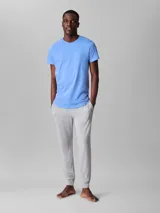 Pack de tres remeras de algodón celeste, corte clásico, cuello redondo y mangas cortas.