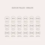 Anillo de diseño entrelazado que combina una banda de plata con textura granulada y circonias incrustadas con una banda lisa de oro.