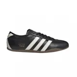 Championes Adidas modelo Tokyo, de cuero negro con las tres bandas laterales en blanco y suela de goma color marrón.