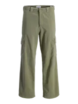 Pantalón cargo de Jack & Jones con corte wide leg y tiro medio. Presenta bolsillos laterales tipo cargo, cierre con cremallera y botón, y diseño de pierna ancha en color verde oliva.