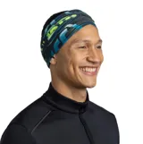Bufanda tubular multifuncional Buff, confeccionada en tejido elástico con protección solar UPF 50. Presenta un diseño estampado con letras y efectos de luz en tonos azules, verdes y negros.