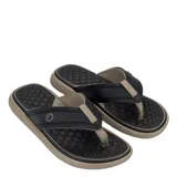 Sandalias tipo chancleta Cartago modelo Dubai Dedo, color negro con suela y detalles en beige. Presentan plantilla texturizada con puntos de relieve y tiras anchas con divisor de dedos y logo aplicado.