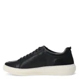 Zapatos casuales de hombre Freeway modelo Duo 02, confeccionados en cuero negro con cordones al tono y suela de goma blanca ligeramente elevada.