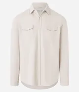 Camisa de hombre confeccionada en terciopelo de algodón, con cuello clásico, cierre frontal de botones y dos bolsillos con solapa en el pecho. Presenta un corte regular y mangas largas con puños abotonados.