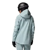 Chaqueta técnica de esquí Columbia Titanium, confeccionada en tejido de tres capas con tecnología Omni-Tech impermeable y transpirable. Presenta capucha integrada compatible con casco, ventilación en axilas, faldón antinieve, codos articulados y múltiples bolsillos funcionales, incluyendo bolsillo para forfait y gafas.