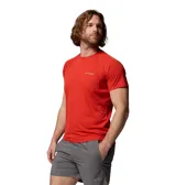 Remera técnica deportiva Columbia de manga corta en color rojo, con tecnología Omni-Shade y Omni-Wick, ideal para running y actividades al aire libre. Presenta mangas tipo raglán, cuello redondo y el logo de la marca estampado en el pecho en color blanco.