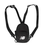 Bandolera pequeña New Balance color bordó, con compartimento principal con cierre y bolsillo frontal. Presenta el logo de la marca bordado en el frente en color blanco.
