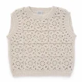 Chaleco de crochet color beige con diseño geométrico frontal de grannys squares y espalda de punto jersey. Cuenta con cuello redondo y sisas amplias.