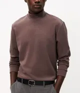 Remera térmica de manga larga Marfinno para hombre, en color marrón, con cuello alto tipo mock neck y diseño liso.
