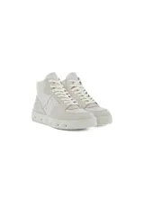 Zapatillas altas de cuero color blanco, con cordones y suela de goma.