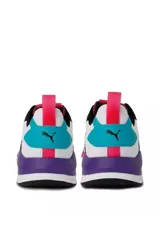 Championes deportivos Puma X-Ray, diseño multicolor con base blanca, detalles en negro, fucsia, turquesa y violeta, con suela dentada y cordones blancos.