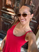 Vestido largo negro de viscosa, con escote en V y tirantes finos.