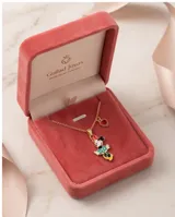 Collar de cadena fina enchapada en oro con dije esmaltado de Minnie Mouse y un pequeño dije adicional en forma de corazón con piedra roja.