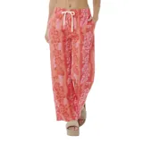 Pantalón de jogging Rip Curl Keepsakes Terry, color salmón con estampado de flores rosas.