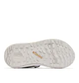 Sandalia de senderismo Columbia modelo Konos Hiker, color gris con detalles en blanco. Presenta diseño de dos correas ajustables con cierre de velcro, plantilla con tratamiento antimicrobiano y suela de caucho de alta tracción con tecnología Omni-Grip.